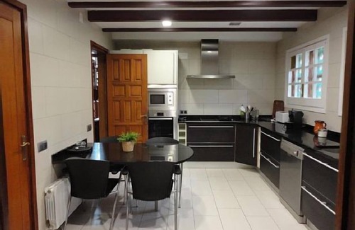 Els Gorgs Cottage | Pet-Friendly Self-Catering Les Franqueses for 16 Guests