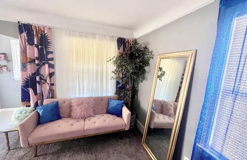 Redford House | SelfieBnb: Perfect for Content Creators & Captivating Moments