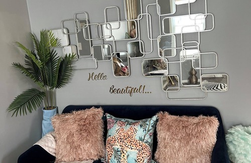 Redford House | SelfieBnb: Perfect for Content Creators & Captivating Moments