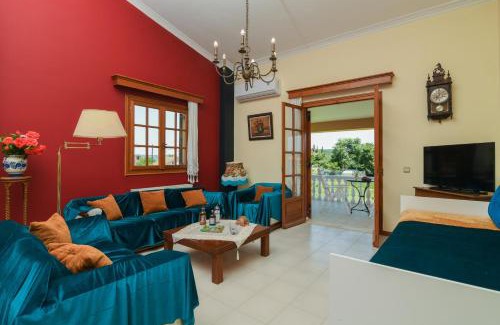 Pigadhakia House | Villa Selini: 4-Star Retreat with On-Site Dining Options