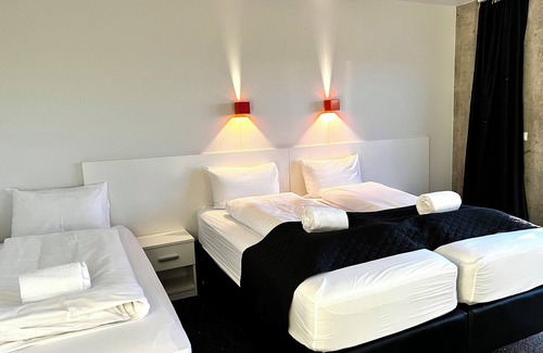 Hornafjörður House | Seljavellir Guesthouse: Top-Rated Stay with Breakfast & Kitchen
