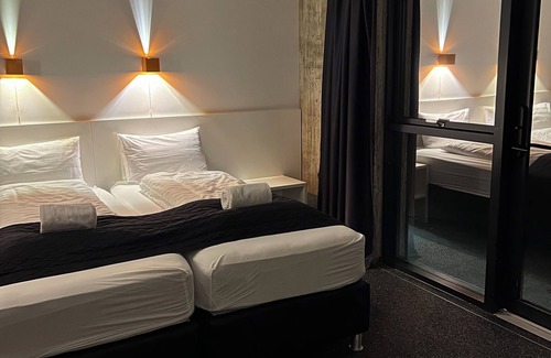 Hornafjörður House | Seljavellir Guesthouse: Top-Rated Stay with Breakfast & Kitchen