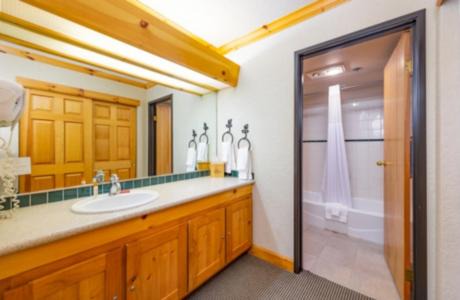 Sandpoint Hotel | Selkirk Lodge
