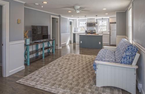 Misquamicut Cottage | Book Your Oceanfront Escape: 9.8 Star Rating & Beach Access