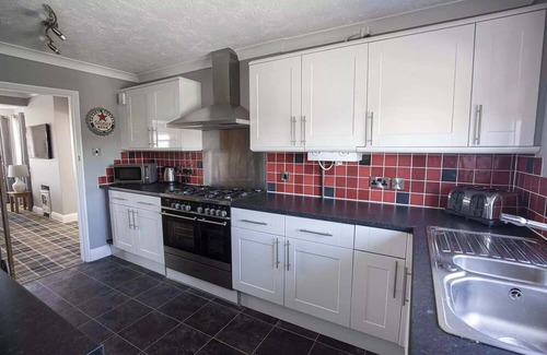 Selsey House | Family-Friendly Retreat at Selmer House Awaits You