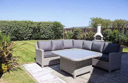 Selsey House | Family-Friendly Retreat at Selmer House Awaits You