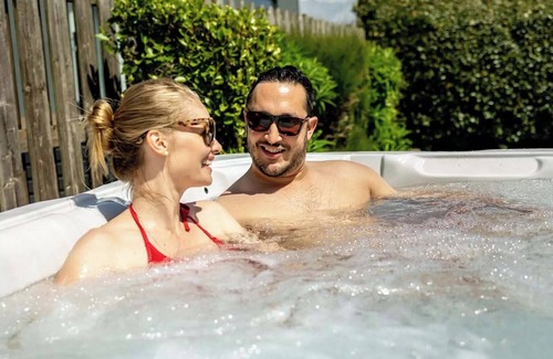 Selsey House | Family-Friendly Retreat at Selmer House Awaits You
