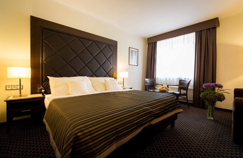 Hostivar Hotel | Relax at Hotel Selsky Dvur: 4-Star Retreat with Spa