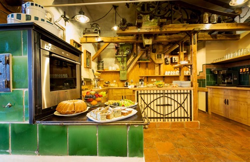 Hostivar Hotel | Relax at Hotel Selsky Dvur: 4-Star Retreat with Spa