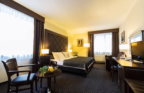 Hostivar Hotel | Relax at Hotel Selsky Dvur: 4-Star Retreat with Spa