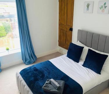 Giltbrook House | Cozy Selston House: 3 Bedroom Retreat for Families & Pets