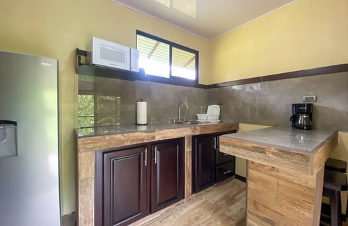 Rio Cuarto de Grecia Cabin | Relaxing Loft in Río Cuarto: Natural Beauty & Spa Amenities