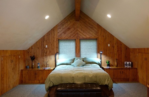 Kooskia House | Experience Selway Riverbank Studio Loft with Ocean View Pool