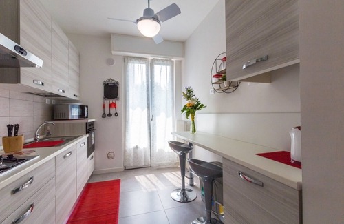 Gallaratese Apartment | Inviting Sem Benelli: Family-Friendly Stay with Breakfast