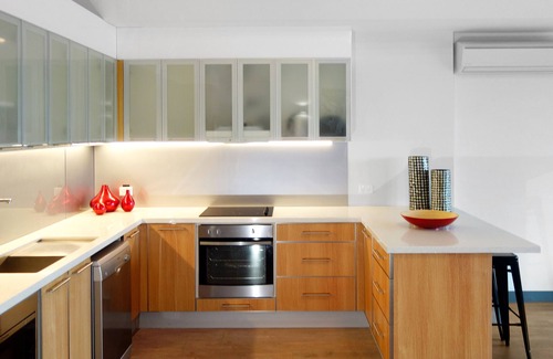 Semaphore Hotel | Exceptional Semaphore Splash Apartments with Spa & Kitchen
