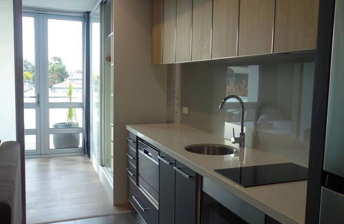 Semaphore Hotel | Exceptional Semaphore Splash Apartments with Spa & Kitchen