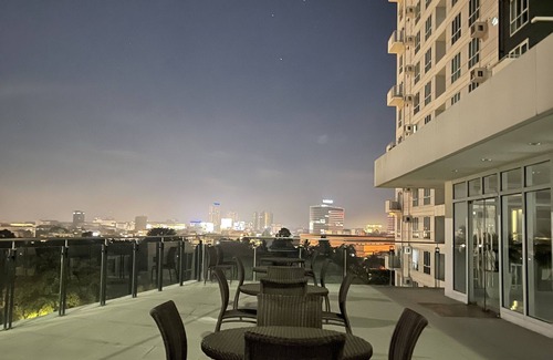 Davao Condo | Ideal 1BR at Abreeza Place Towers with WIFI & Netflix