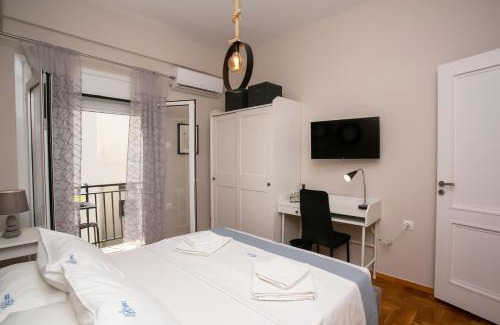 Koukaki Apartment | Family-Friendly Semeli by Heloni Apartments: 4-Star Retreat