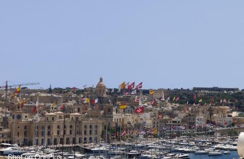 Senglea Apartment | Cozy Semi-Basement Apartment in Traditional Maltese Townhouse