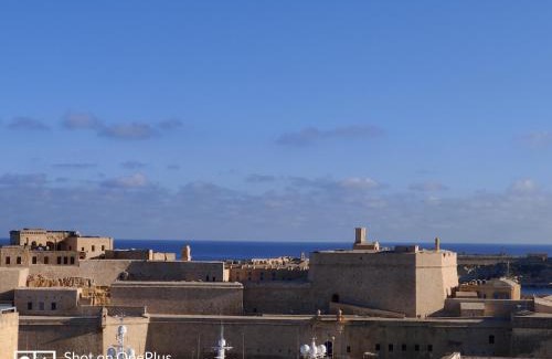 Senglea Apartment | Cozy Semi-Basement Apartment in Traditional Maltese Townhouse
