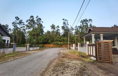 Hulu Terengganu District House | Guest Rated 10/10 at SEMI-D Marfis Homestay - Family Friendly