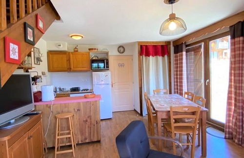 La Joue du Loup Ski Chalet | Comfortable Chalet La Joue du Loup with Pool & Spa
