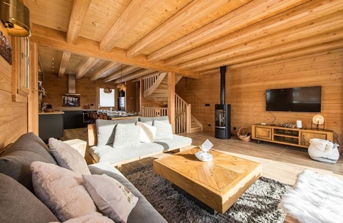 La Toussuire House | Scenic Chalet Steps from Slopes with Family-Friendly Amenities
