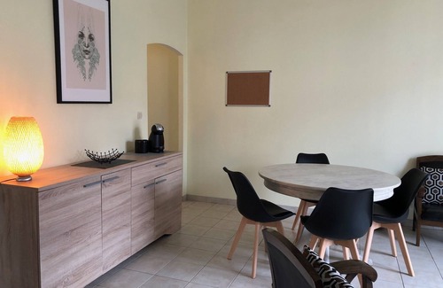 Angles Cottage | Inviting Cottage with Heated Pool Near the Beach