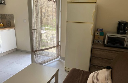Pont-Saint-Esprit House | Cozy Self-Catering Apartment with Spa and Pet-Friendly Amenities