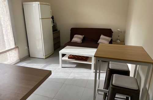 Pont-Saint-Esprit House | Cozy Self-Catering Apartment with Spa and Pet-Friendly Amenities