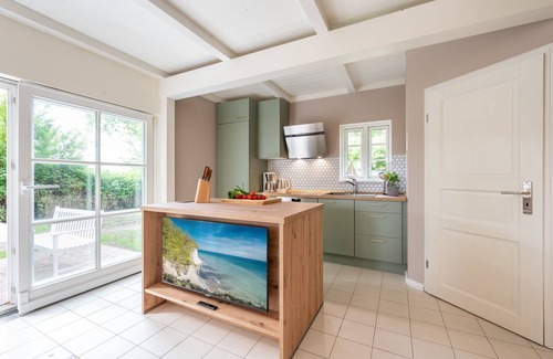 Altenkirchen House | Semi-detached house with quiet terrace surrounded by greenery - 4.5 km to the beach