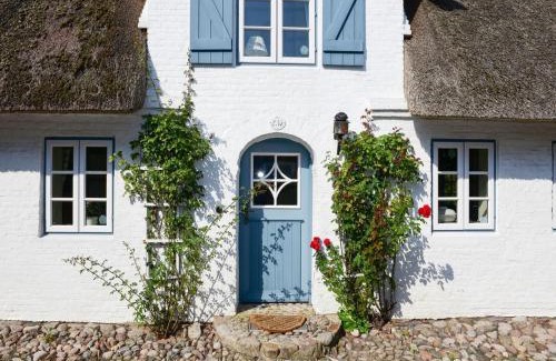 Oldsum House | Charming Semi-Detached House in Oldsum - Family Friendly Stay