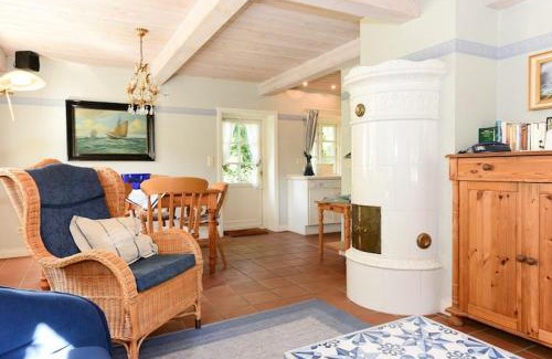 Oldsum House | Charming Semi-Detached House in Oldsum - Family Friendly Stay