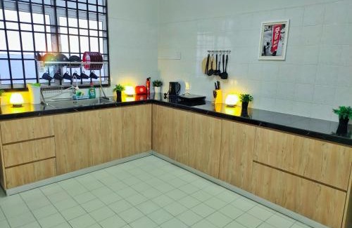 Sungai Dua House | Spacious Semi-Detached Home for 21 Guests by Star Home
