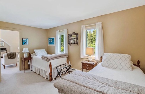 New London Cottage | Cozy Cottage Near Skiing, Hiking & Shopping in Town