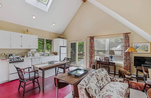 New London Cottage | Cozy Cottage Near Skiing, Hiking & Shopping in Town