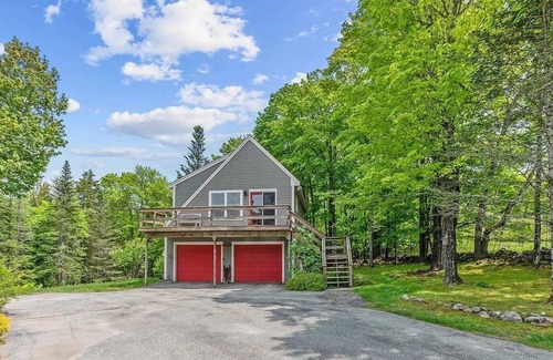 New London Cottage | Cozy Cottage Near Skiing, Hiking & Shopping in Town