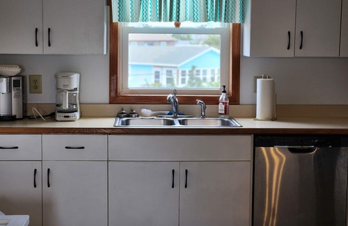 Avon Cottage | Ocean View 5-Bedroom Cottage with Rooftop Deck & Pool