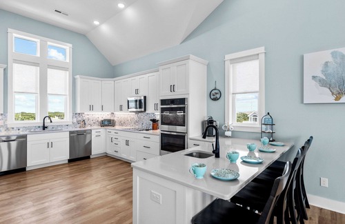 Ocean Isle Estates House | Charming Dog-Friendly Home with Pool & Hot Tub Near Beach