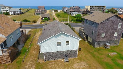 Kill Devil Hills House | Ocean Winds: Semi-Oceanfront Retreat Near Beach Access