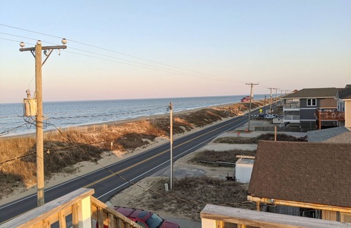 Kitty Hawk Cottage | Ocean View Getaway in Kitty Hawk with Pool & Beach Access