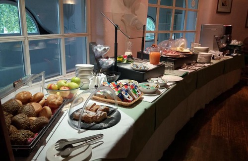 Goettlesbrunn-Arbesthal Hotel | Comfortable Stays at Seminarhotel Göttlesbrunn with Hot Tub