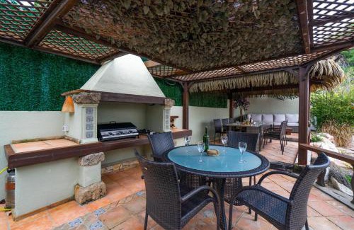 Media Luna Villa | Discover Semoni: 4-Star Poolside Haven with Perfect Reviews