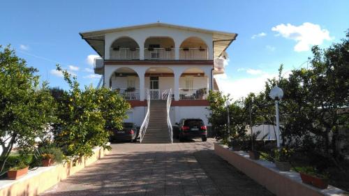Augusta Apartment | Experience Sempre Verde: Oceanfront Retreat for Families