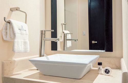 Actopan Hotel | Discover Sendero Hotel: Family-Friendly with Spa Amenities