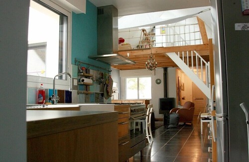 Sene House | Elegant Sene House with Piano and Ocean View Amenities