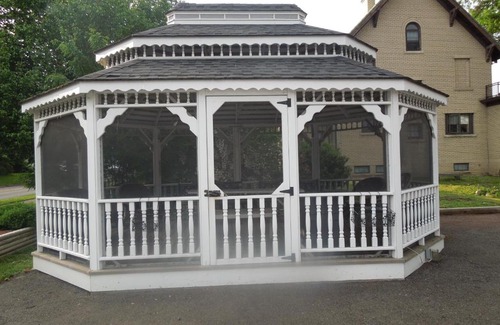 Watkins Glen Hotel | Family-Friendly Getaway at Seneca Clipper Inn