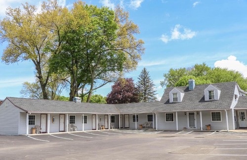 Watkins Glen Hotel | Family-Friendly Getaway at Seneca Clipper Inn