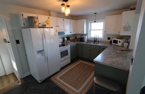 Romulus House | Idyllic Seneca Lake Cottage with Beach Access & Gorgeous Sunsets
