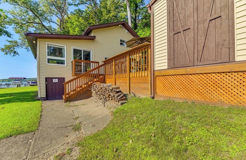 Town of Torrey Cottage | Seneca Lake House: Private Dock + Fire Pit!